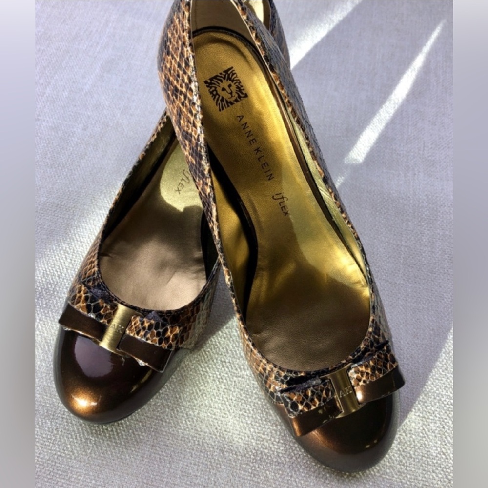 NWOT NEW Anne Klein Brown Tan Reptile Snakeskin Chunky Heels Size 8 SM 140
